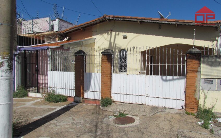 CASA À VENDA + SALÃO COMERCIAL – EXCELENTE PARA INVESTIMENTO