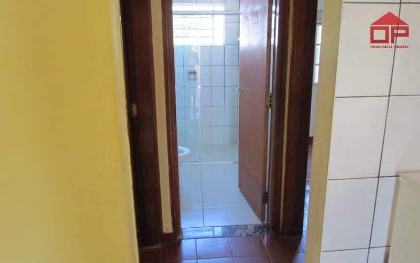 CASA À VENDA + SALÃO COMERCIAL – EXCELENTE PARA INVESTIMENTO