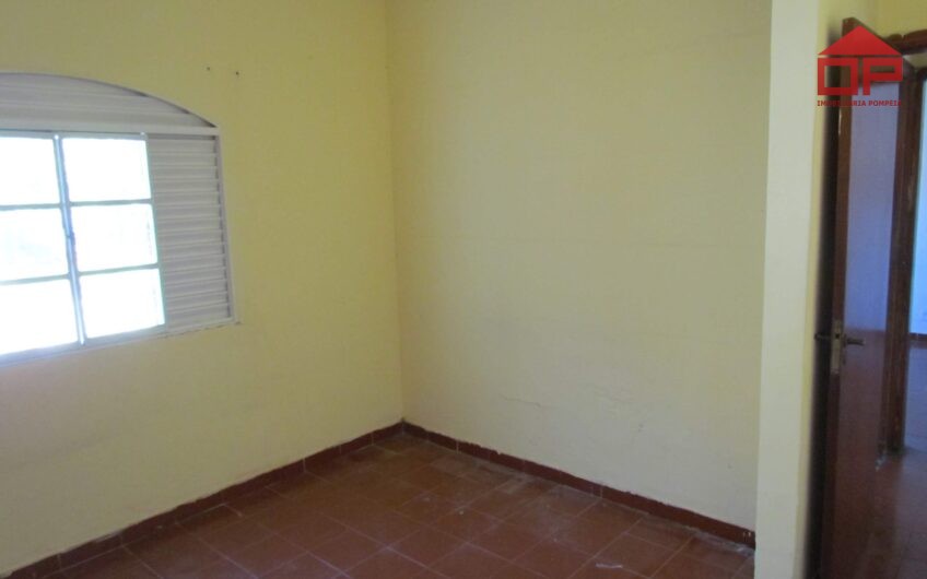 CASA À VENDA + SALÃO COMERCIAL – EXCELENTE PARA INVESTIMENTO