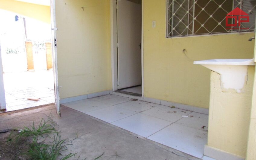 CASA À VENDA + SALÃO COMERCIAL – EXCELENTE PARA INVESTIMENTO