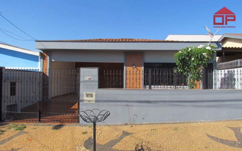 Casa com edícula