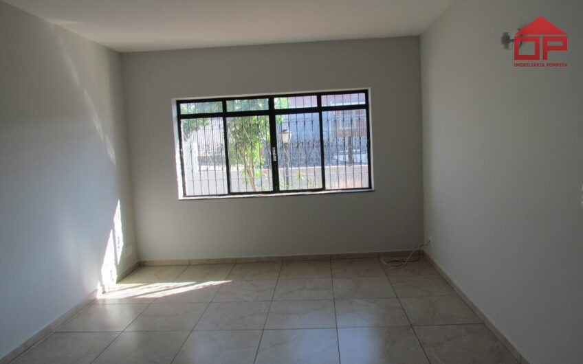 Casa com edícula