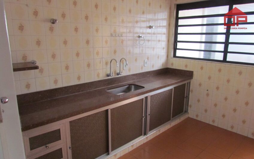 Casa com edícula