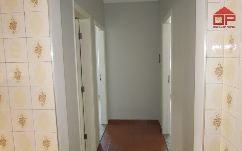 Casa com edícula