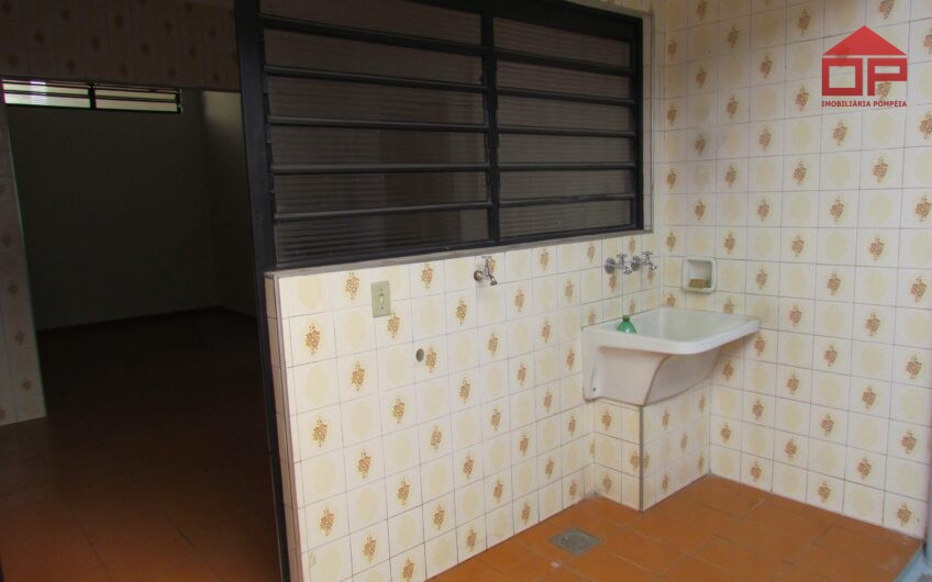Casa com edícula