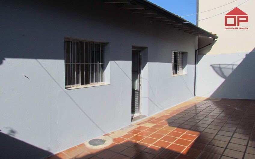 Casa com edícula
